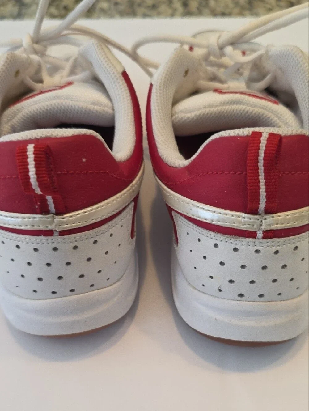 Nike Multi Court 7 Vintage White Red Indoor Sports Gym Sneakers Womens Size 8.5